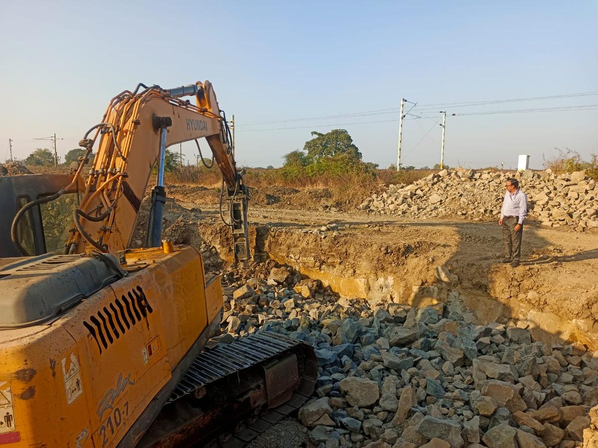 Hyundai excavator railway formation